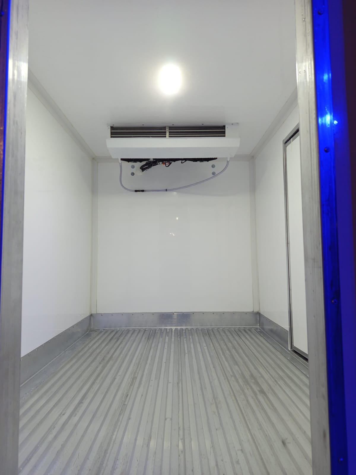 Interior de baú refrigerado