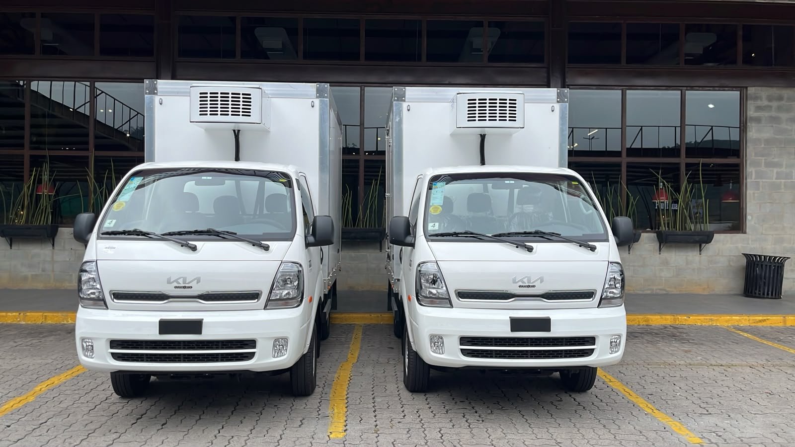 Kia Bongo com baú